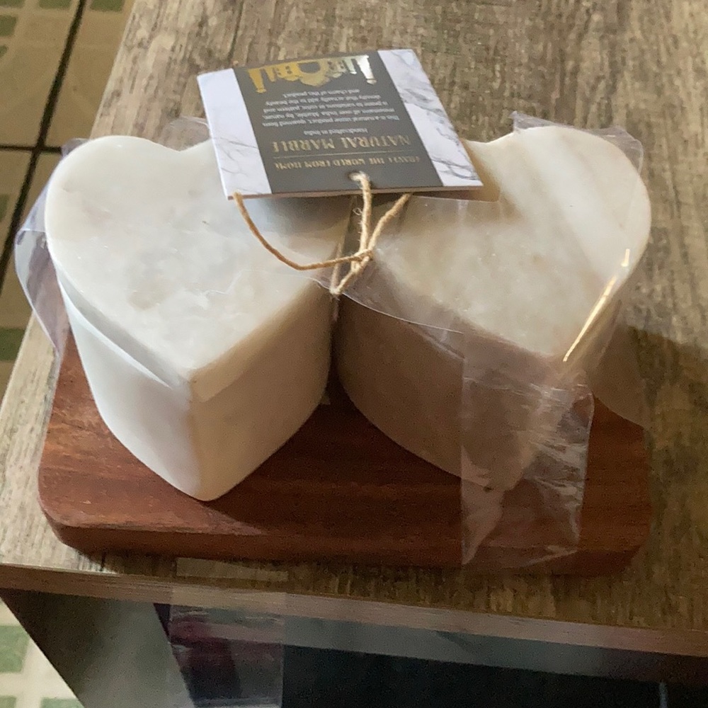 2 small heart natural marble box with wood plate
